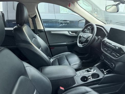 Used 2020 Ford Escape SE Sport image 3