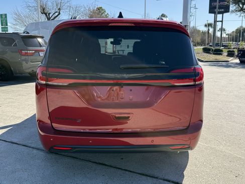 New 2026 Chrysler Pacifica Select w/ S Appearance Package image 6