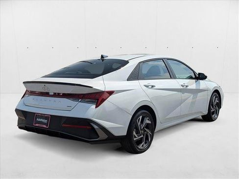 New 2025 Hyundai Elantra SEL FWD image 2