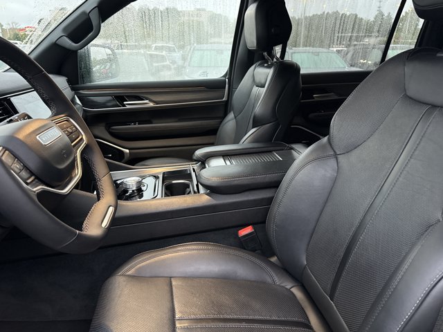 Used 2024 Jeep Wagoneer L Series II RWD image 5
