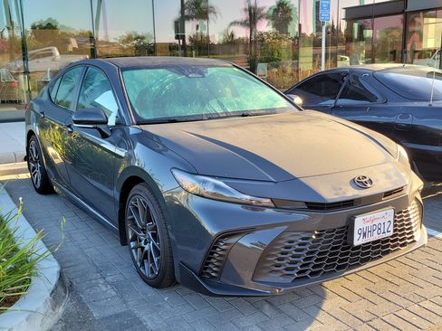 Used 2026 Toyota Camry SE FWD image 3