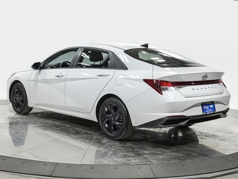 Used 2023 Hyundai Elantra SEL FWD image 4