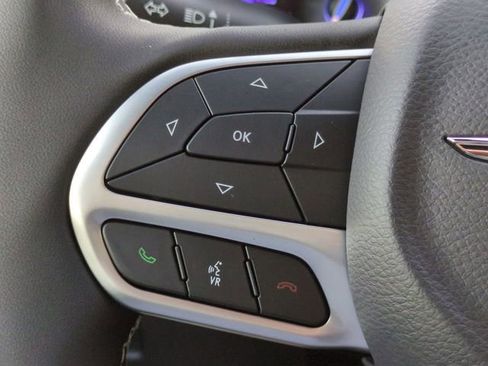 New 2026 Chrysler Pacifica Limited w/ Uconnect Theater Family Group FWD image 26