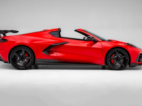 Used 2023 Chevrolet Corvette Stingray Preferred Cpe w/ Z51 Performance Package RWD image 2