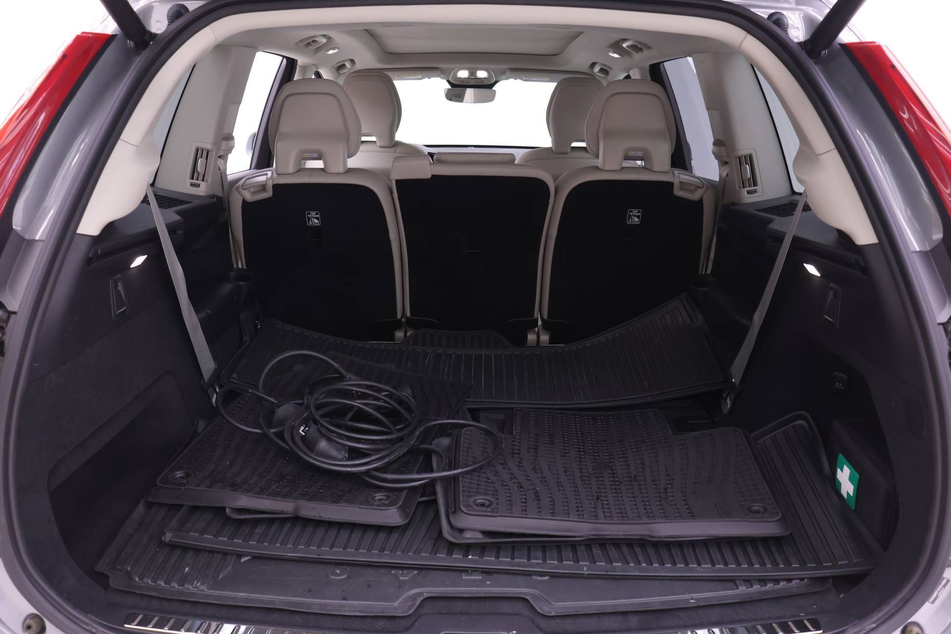Certified 2025 Volvo XC90 T8 Plus w/ Protection Package Premier AWD/4WD image 18