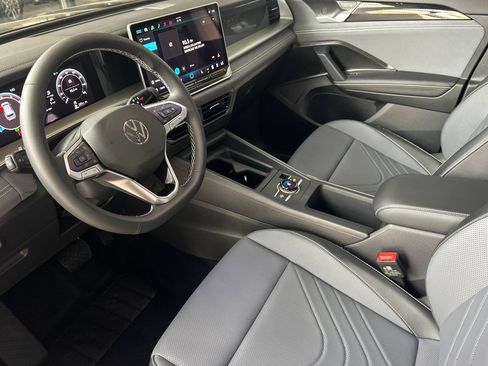 New 2026 Volkswagen Tiguan SE AWD/4WD image 8