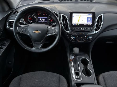 Used 2023 Chevrolet Equinox LT image 3