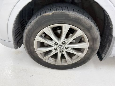 Used 2018 Toyota RAV4 Platinum FWD image 6