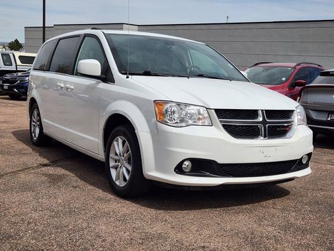 Used 2019 Dodge Grand Caravan SXT FWD image 3