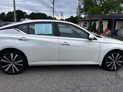 Used 2021 Nissan Altima 2.5 Platinum AWD/4WD image 6
