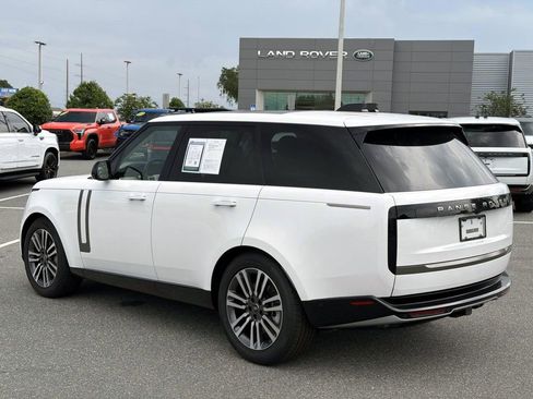 Used 2024 Land Rover Range Rover SE AWD/4WD image 3