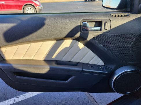 Used 2014 Ford Mustang Premium image 22