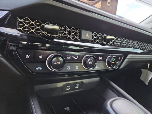 Used 2023 Honda Accord Touring image 9