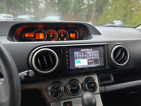 Used 2015 Scion xB image 18