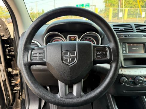 Used 2014 Dodge Journey SXT image 21