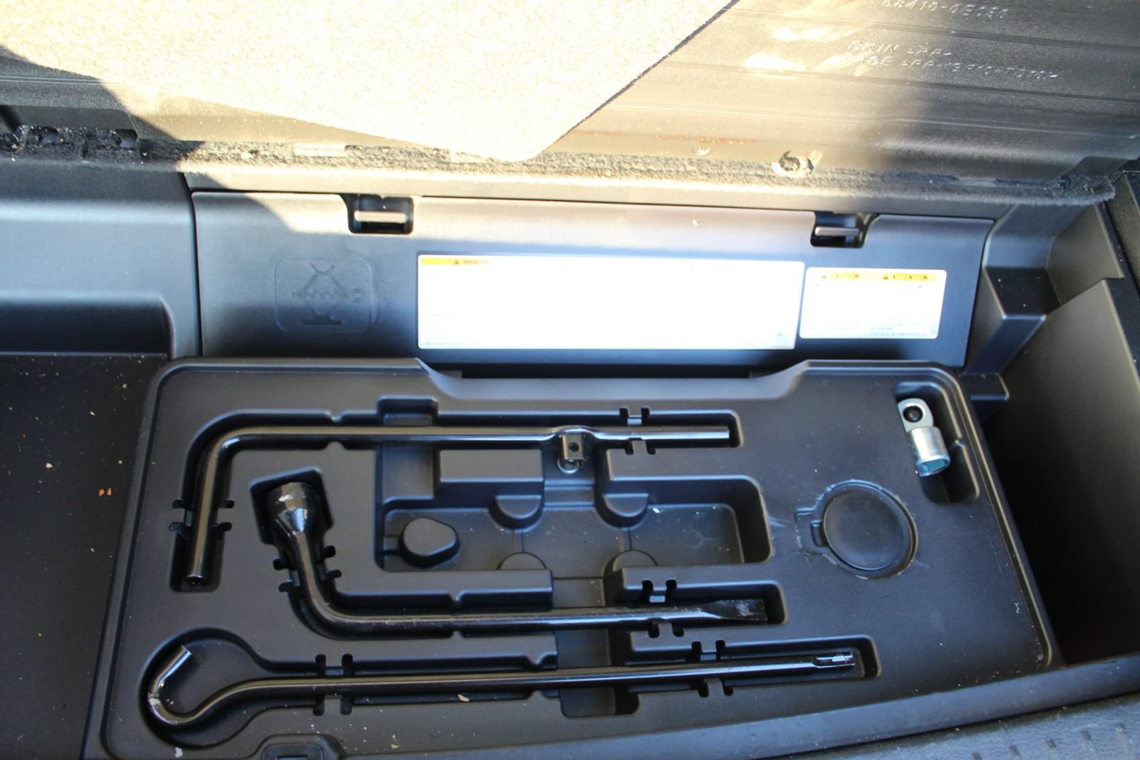 Used 2016 Toyota Highlander LE FWD image 31
