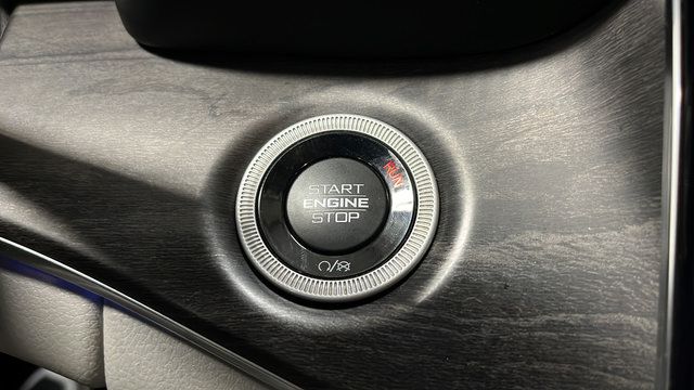 Used 2023 Jeep Grand Cherokee Overland w/ Luxury Tech Group IV AWD/4WD image 22
