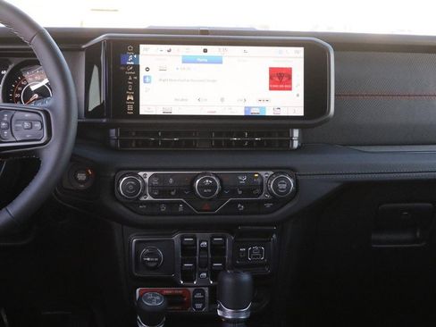 Used 2025 Jeep Wrangler Unlimited Rubicon image 27