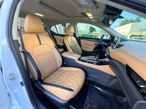 Used 2024 Nissan Sentra SV w/ SV Premium Package image 19