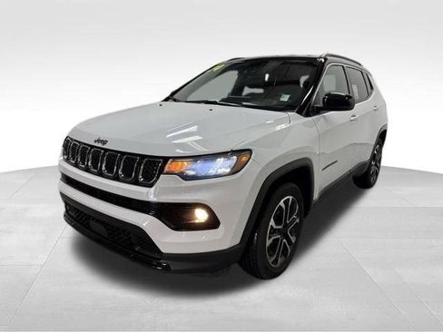 Certified 2024 Jeep Compass Limited AWD/4WD image 3