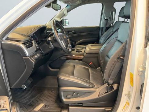 Used 2019 Chevrolet Suburban LT w/ Luxury Package AWD/4WD image 9