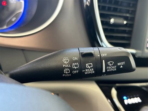 Used 2022 Chrysler Voyager LX image 23