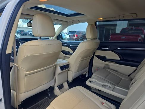 Used 2016 Toyota Highlander Limited w/ Driver Technology Package AWD/4WD image 24