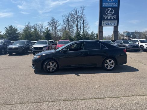 Used 2014 Toyota Camry SE image 3