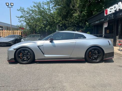 Used 2018 Nissan GT-R NISMO AWD/4WD image 5