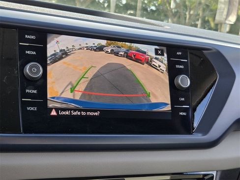 Used 2023 Volkswagen Taos SE w/ Panoramic Sunroof Package image 24