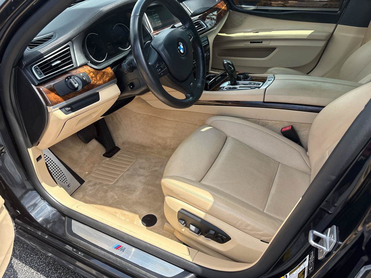 Used 2014 BMW 750i RWD image 8