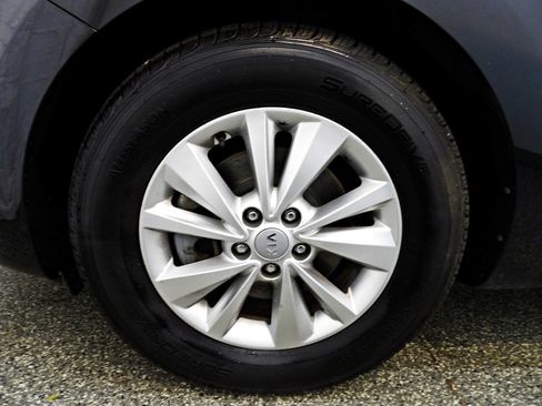 Used 2018 Kia Sedona L FWD image 17