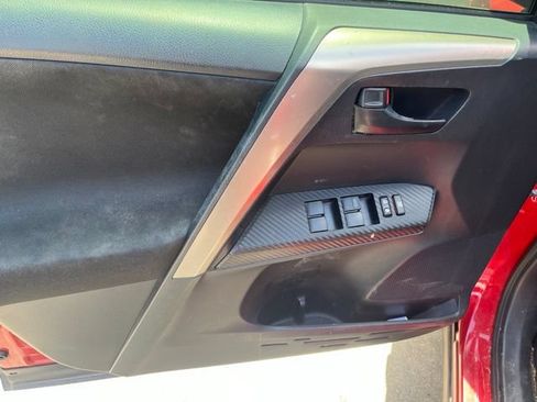 Used 2015 Toyota RAV4 LE FWD image 14