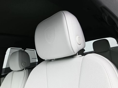 New 2026 Porsche Macan image 17