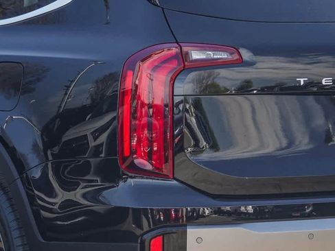 Certified 2025 Kia Telluride LX image 7