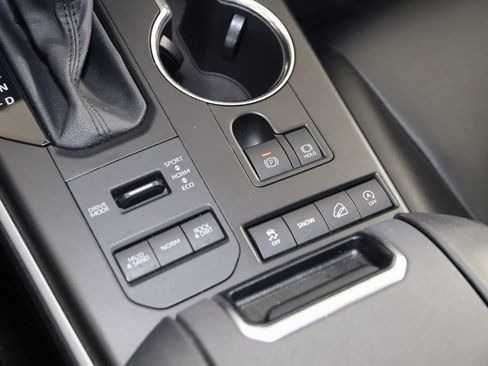 Used 2021 Toyota Highlander XLE image 28