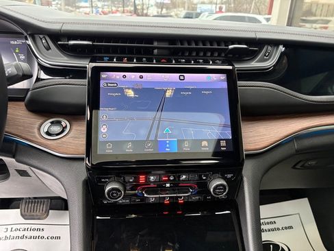 Used 2022 Jeep Grand Cherokee Summit w/ Luxury Tech Group V image 30