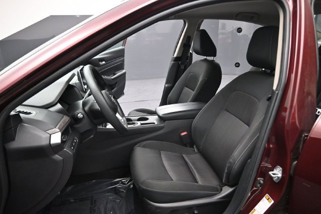 Used 2025 Nissan Altima 2.5 SV FWD image 15
