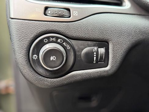 Used 2019 Jeep Cherokee Latitude w/ Popular Appearance Group AWD/4WD image 22