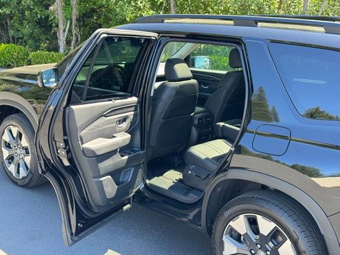 Certified 2026 Honda Pilot Touring image 9