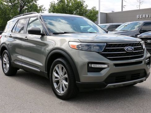 Used 2020 Ford Explorer XLT w/ Equipment Group 202A AWD/4WD image 4
