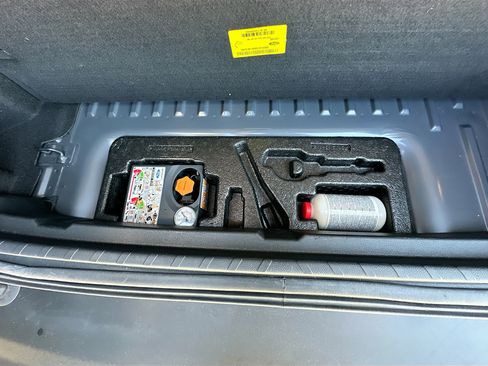 Certified 2021 Ford EcoSport SE image 31