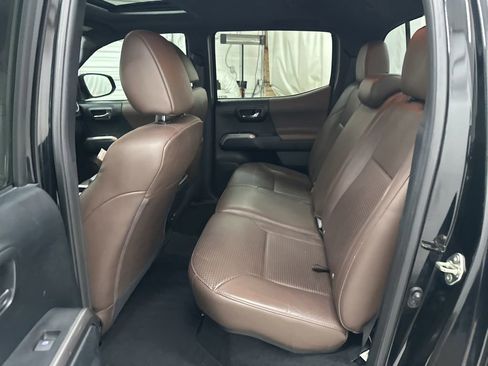 Used 2017 Toyota Tacoma Limited image 24