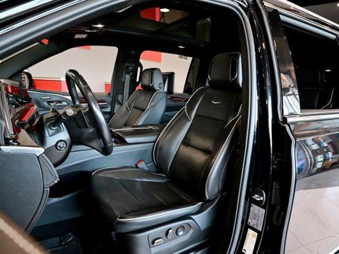 Used 2023 Cadillac Escalade ESV Premium Luxury image 14