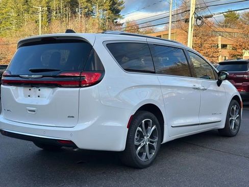 New 2026 Chrysler Pacifica Pinnacle image 6
