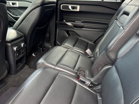 Used 2020 Ford Explorer XLT w/ Equipment Group 202A AWD/4WD image 11