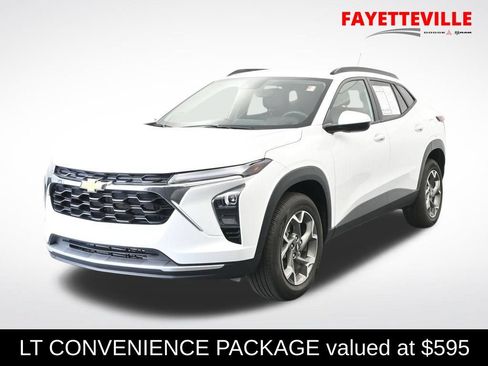 Used 2025 Chevrolet Trax LT w/ LT Convenience Package FWD image 1