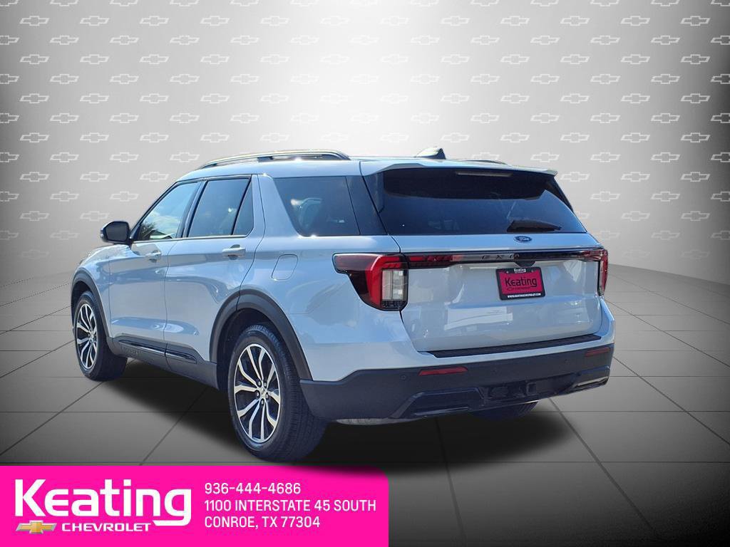 Used 2026 Ford Explorer ST-Line w/ Premium Package RWD image 2