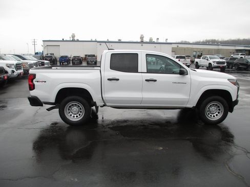 Used 2023 Chevrolet Colorado W/T image 5