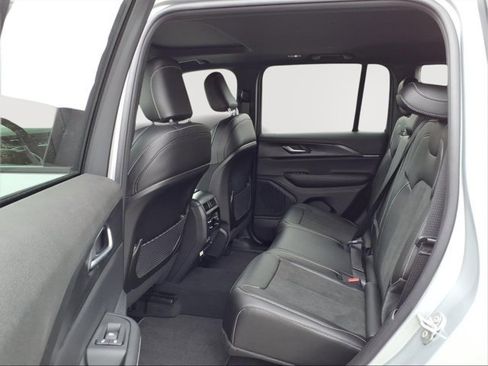 New 2025 Jeep Grand Cherokee L Limited w/ Luxury Tech Group II AWD/4WD image 12